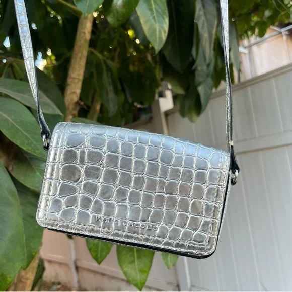 Marc Jacobs Croc Embossed Mini Crossbody Bag In Silver. - Picture 4 of 12